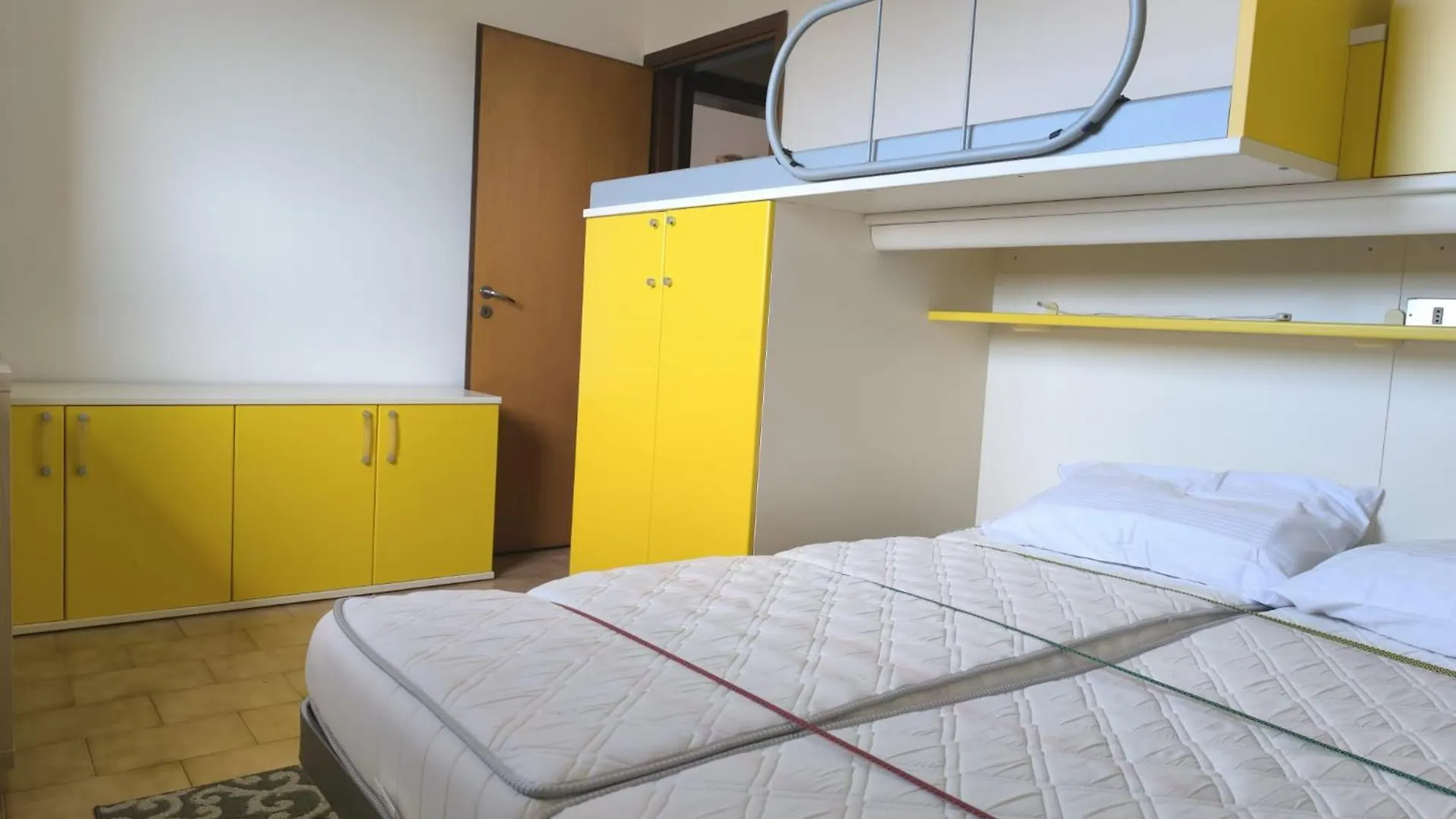 Galleria 2 Agosto 1980 Yellow N1 Apartment Bologna